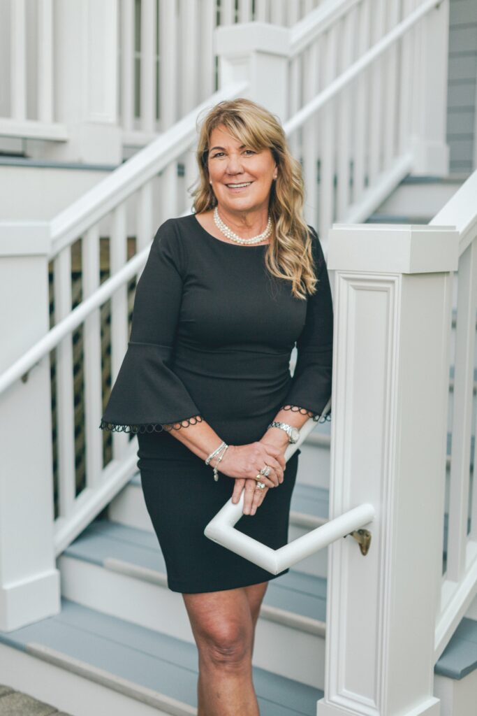 Dr Laura Miller